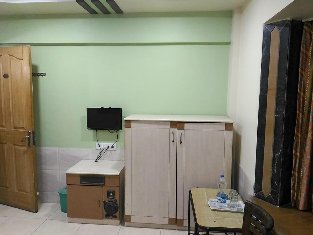 Hotel Palms Navi Mumbai Exterior photo
